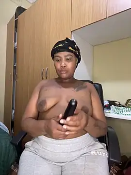 Snapshot of BADFATASS85 chatting on June 21, 2026, 12:13 am BADFATASS85 online show from June 21, 2026, 12:13 am