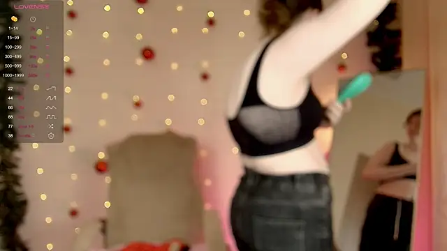 Snapshot of Vivian_cutie chatting on December 26, 2024, 10:37 am Vivian cutie online show from December 26, 2024, 10:37 am