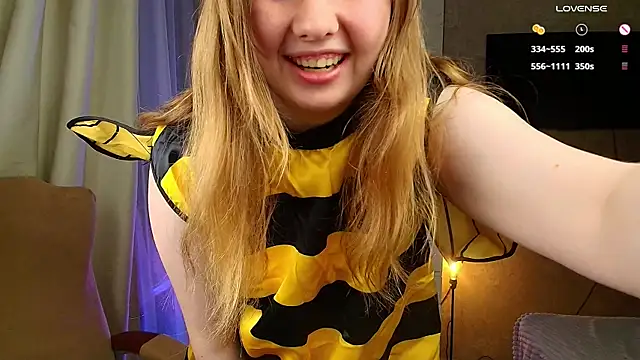 Snapshot of Vivian_cutie chatting on October 31, 2025, 3:46 pm Vivian cutie online show from October 31, 2025, 3:46 pm