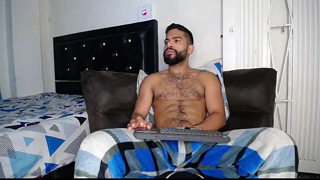 sweatyhairypig23 online show from March 13, 2025, 1:43 am