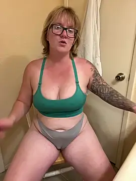 Snapshot of Lizzyloo chatting on February 11, 2025, 1:10 am Lizzyloo online show from February 11, 2025, 1:10 am