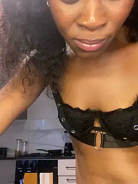 Snapshot of PETITE_NAOMI chatting on December 28, 2024, 4:19 am PETITE NAOMI online show from December 28, 2024, 4:19 am