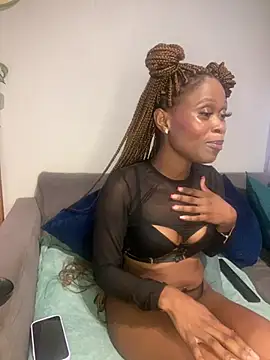 Snapshot of PETITE_NAOMI chatting on February 19, 2025, 9:06 am PETITE NAOMI online show from February 19, 2025, 9:06 am