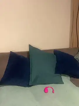 Snapshot of PETITE_NAOMI chatting on February 28, 2025, 4:21 am PETITE NAOMI online show from February 28, 2025, 4:21 am