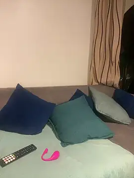 Snapshot of PETITE_NAOMI chatting on March 12, 2025, 1:25 am PETITE NAOMI online show from March 12, 2025, 1:25 am