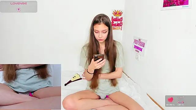Snapshot of Michelle_Melnss chatting on July 5, 2026, 3:56 am Michelle Melnss online show from July 5, 2026, 3:56 am