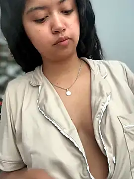Peach Girll online show from April 24, 2026, 3:03 pm