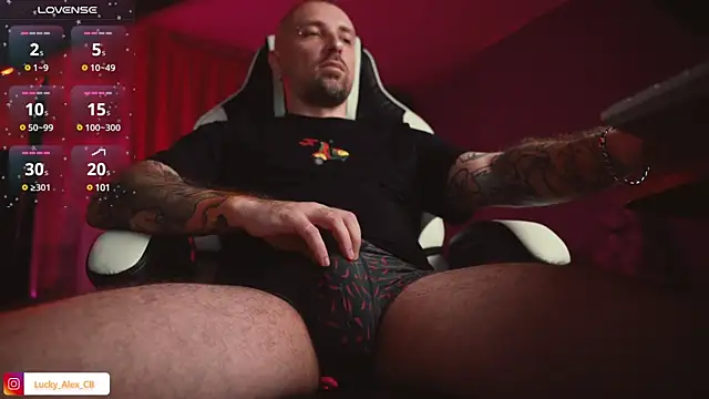 Snapshot of LuckyAlexx chatting on January 21, 2025, 10:19 pm LuckyAlexx online show from January 21, 2025, 10:19 pm