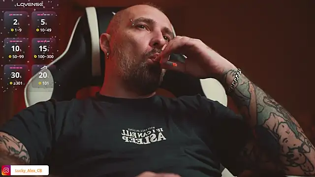 Snapshot of LuckyAlexx chatting on January 22, 2025, 11:53 pm LuckyAlexx online show from January 22, 2025, 11:53 pm