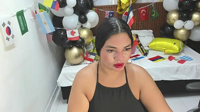 Snapshot of Cloe_35 chatting on June 10, 2026, 7:57 pm Cloe 35 online show from June 10, 2026, 7:57 pm