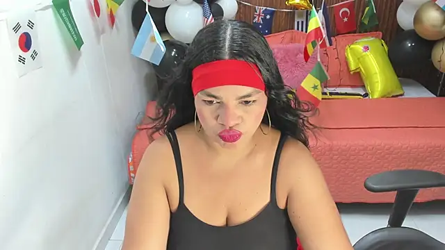 Snapshot of Cloe_35 chatting on June 15, 2026, 8:00 pm Cloe 35 online show from June 15, 2026, 8:00 pm