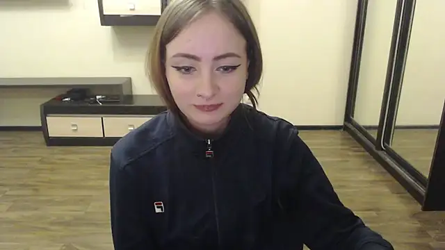 Snapshot of Laralianna chatting on December 13, 2024, 3:43 pm Laralianna online show from December 13, 2024, 3:43 pm