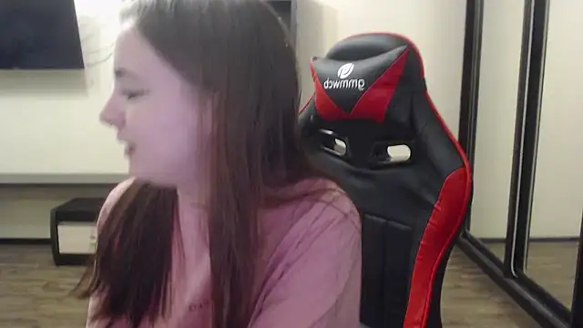 Snapshot of Laralianna chatting on December 25, 2024, 7:34 pm Laralianna online show from December 25, 2024, 7:34 pm