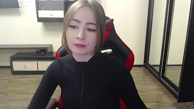 Snapshot of Laralianna chatting on January 4, 2025, 5:58 pm Laralianna online show from January 4, 2025, 5:58 pm