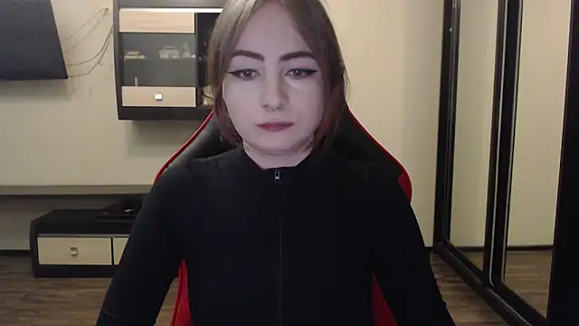 Snapshot of Laralianna chatting on January 10, 2025, 1:21 am Laralianna online show from January 10, 2025, 1:21 am