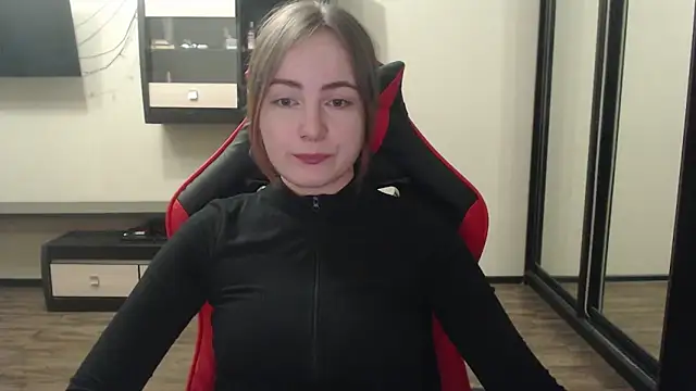 Snapshot of Laralianna chatting on February 7, 2025, 6:13 pm Laralianna online show from February 7, 2025, 6:13 pm