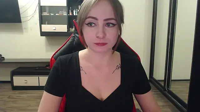 Snapshot of Laralianna chatting on February 23, 2025, 5:29 pm Laralianna online show from February 23, 2025, 5:29 pm