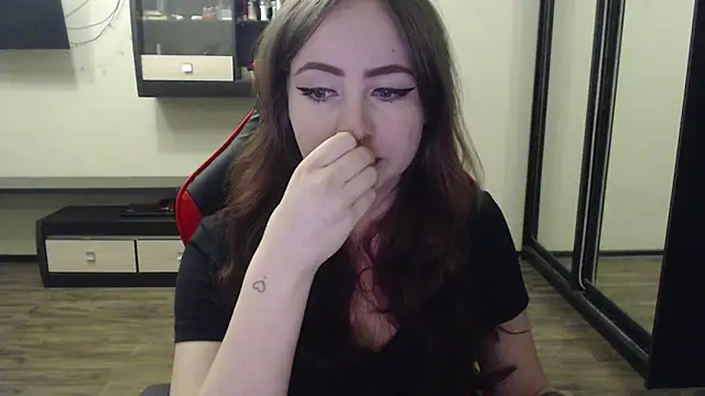 Snapshot of Laralianna chatting on February 25, 2025, 4:00 pm Laralianna online show from February 25, 2025, 4:00 pm