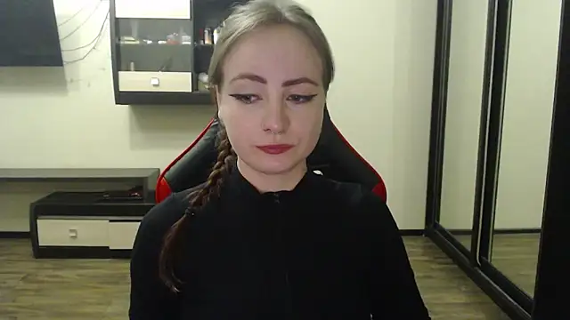 Snapshot of Laralianna chatting on March 2, 2025, 5:04 pm Laralianna online show from March 2, 2025, 5:04 pm