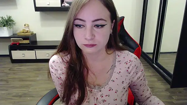 Snapshot of Laralianna chatting on September 10, 2025, 8:14 am Laralianna online show from September 10, 2025, 8:14 am