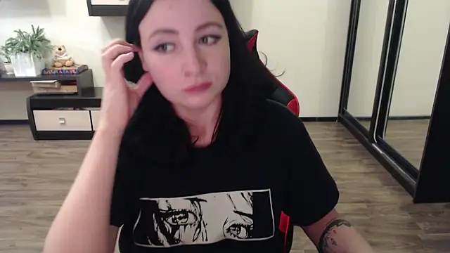 Snapshot of Laralianna chatting on September 25, 2025, 12:42 pm Laralianna online show from September 25, 2025, 12:42 pm