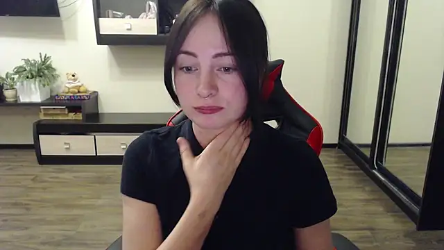 Snapshot of Laralianna chatting on October 8, 2025, 2:14 pm Laralianna online show from October 8, 2025, 2:14 pm