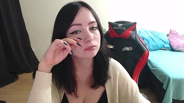 Snapshot of Laralianna chatting on October 27, 2025, 6:01 pm Laralianna online show from October 27, 2025, 6:01 pm