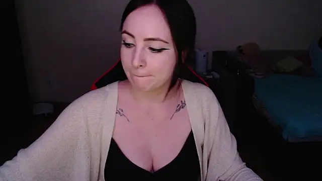 Snapshot of Laralianna chatting on October 28, 2025, 8:00 pm Laralianna online show from October 28, 2025, 8:00 pm