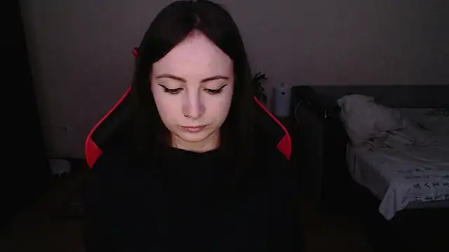 Snapshot of Laralianna chatting on November 10, 2025, 12:20 am Laralianna online show from November 10, 2025, 12:20 am