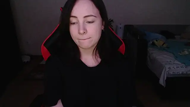 Snapshot of Laralianna chatting on November 11, 2025, 12:10 am Laralianna online show from November 11, 2025, 12:10 am