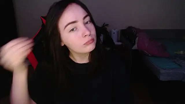 Snapshot of Laralianna chatting on November 21, 2025, 12:43 am Laralianna online show from November 21, 2025, 12:43 am