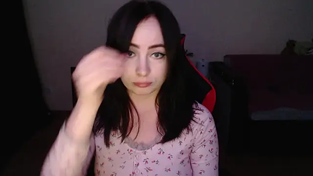 Snapshot of Laralianna chatting on December 4, 2025, 9:34 pm Laralianna online show from December 4, 2025, 9:34 pm