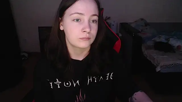 Snapshot of Laralianna chatting on December 15, 2025, 6:12 pm Laralianna online show from December 15, 2025, 6:12 pm