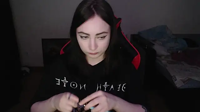 Snapshot of Laralianna chatting on December 16, 2025, 7:08 pm Laralianna online show from December 16, 2025, 7:08 pm