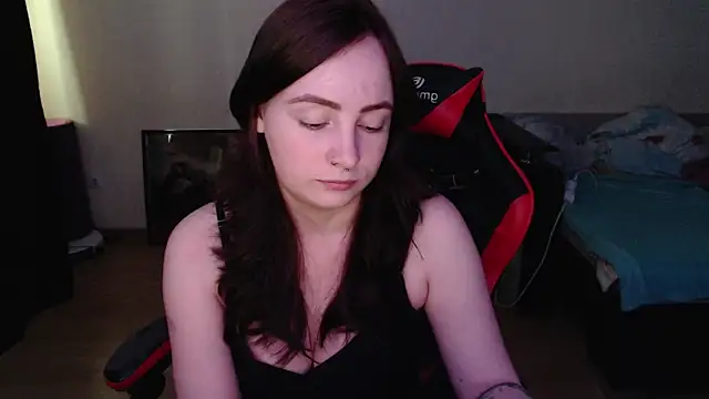 Laralianna online show from May 22, 2026, 4:12 pm