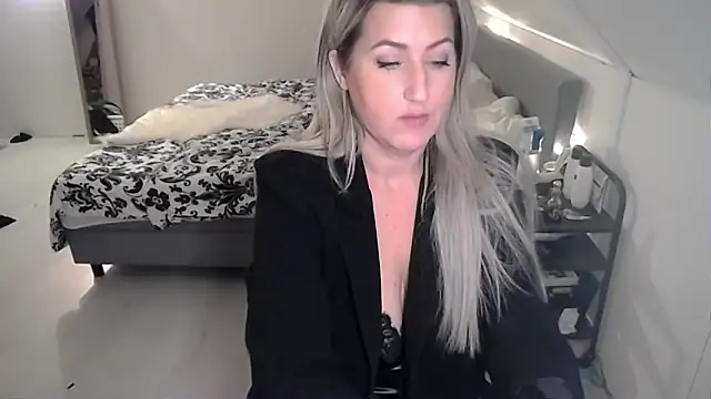 TessToy online show from January 29, 2025, 5:56 pm