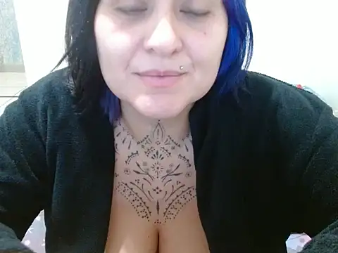 Snapshot of vaholiver chatting on May 12, 2026, 5:54 pm vaholiver online show from May 12, 2026, 5:54 pm