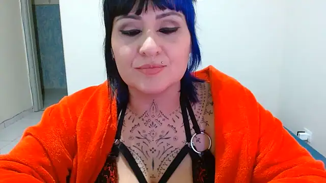 Snapshot of vaholiver chatting on June 10, 2026, 10:30 pm vaholiver online show from June 10, 2026, 10:30 pm