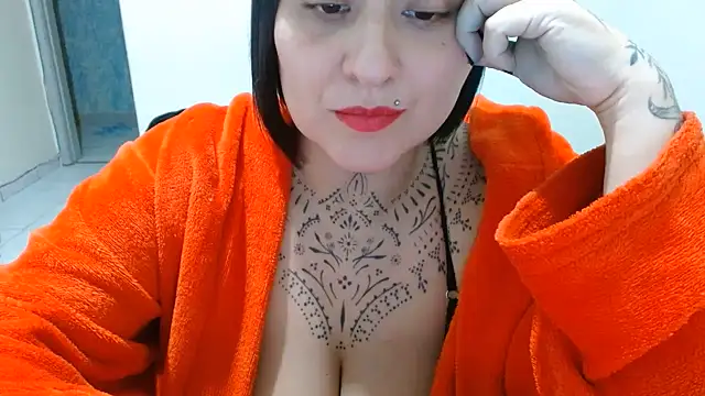vaholiver online show from July 28, 2026, 1:23 am