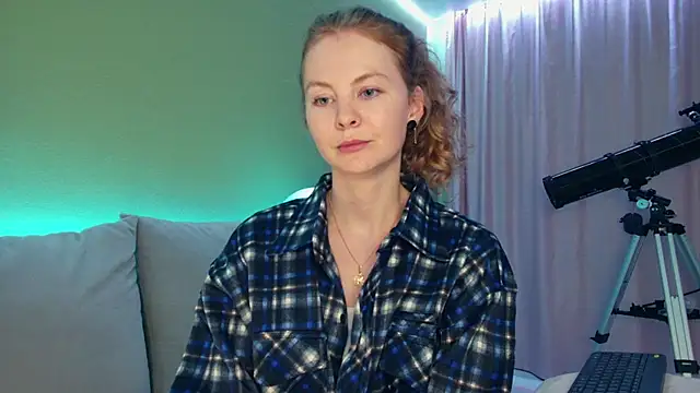 Cuddle Cat online show from January 17, 2025, 2:28 pm