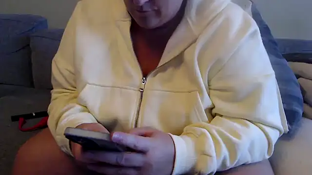 Snapshot of sweeti_Em chatting on July 2, 2026, 6:25 pm sweeti Em online show from July 2, 2026, 6:25 pm