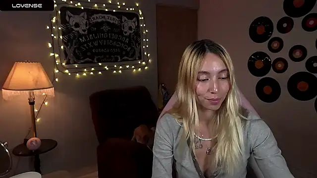 Saucy Jenn online show from March 16, 2025, 4:52 am