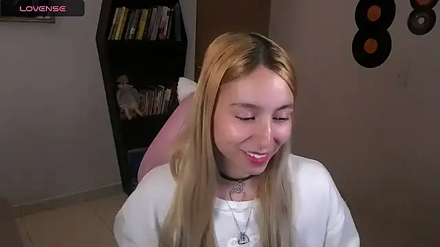 Saucy Jenn online show from October 17, 2025, 4:26 am