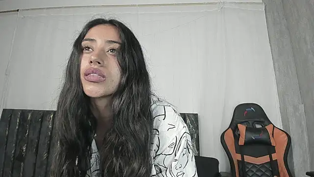 Valentinne z online show from January 3, 2025, 2:54 am