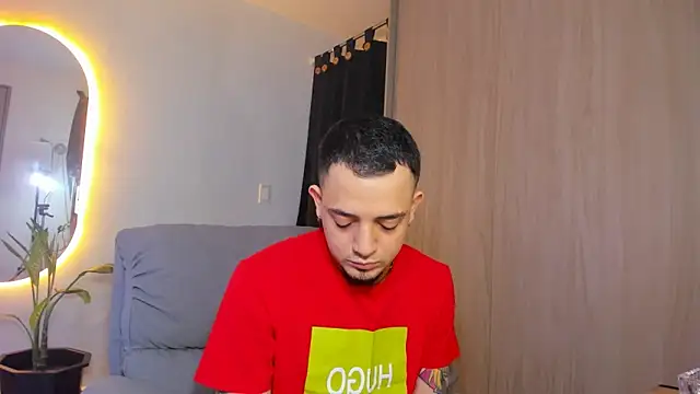 Snapshot of alejandro_calderon1 chatting on February 23, 2025, 5:01 am alejandro calderon1 online show from February 23, 2025, 5:01 am