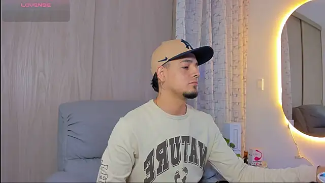 Snapshot of alejandro_calderon1 chatting on November 13, 2025, 4:00 am alejandro calderon1 online show from November 13, 2025, 4:00 am