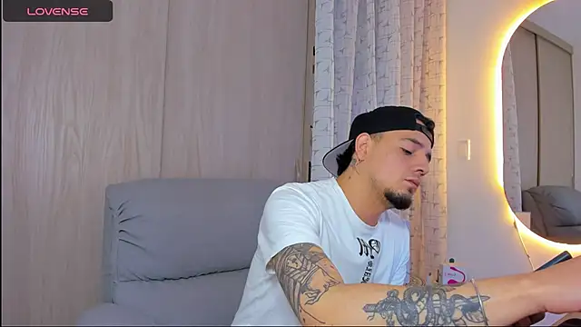 Snapshot of alejandro_calderon1 chatting on November 15, 2025, 7:05 am alejandro calderon1 online show from November 15, 2025, 7:05 am