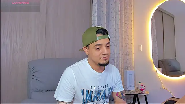 Snapshot of alejandro_calderon1 chatting on November 22, 2025, 3:49 am alejandro calderon1 online show from November 22, 2025, 3:49 am