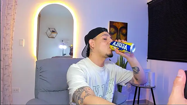 alejandro calderon1 online show from January 14, 2026, 4:29 am