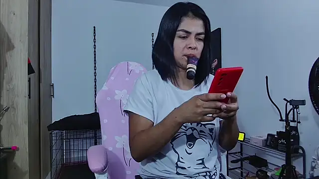 Snapshot of Hannah-grace chatting on May 29, 2026, 11:19 am Hannah-grace online show from May 29, 2026, 11:19 am